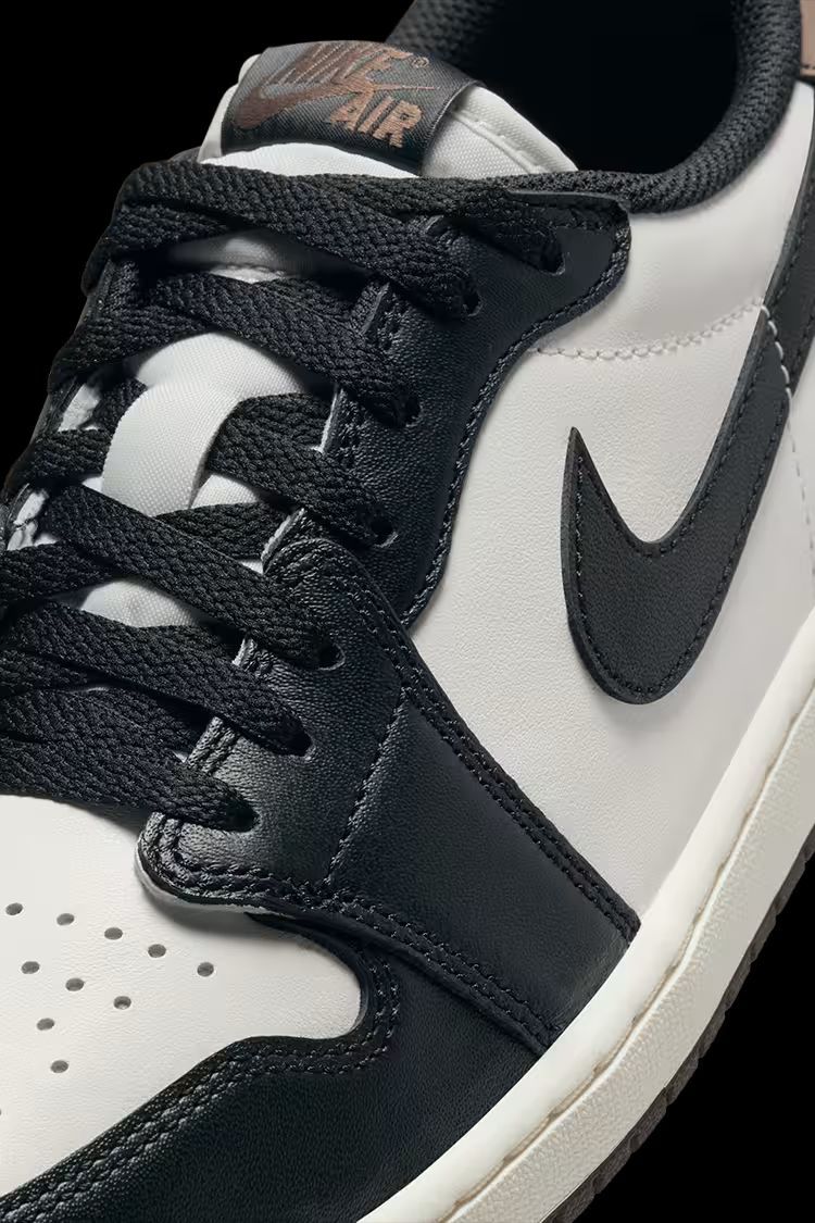 Air Jordan 1 Retro Low OG Mocha UA view 4